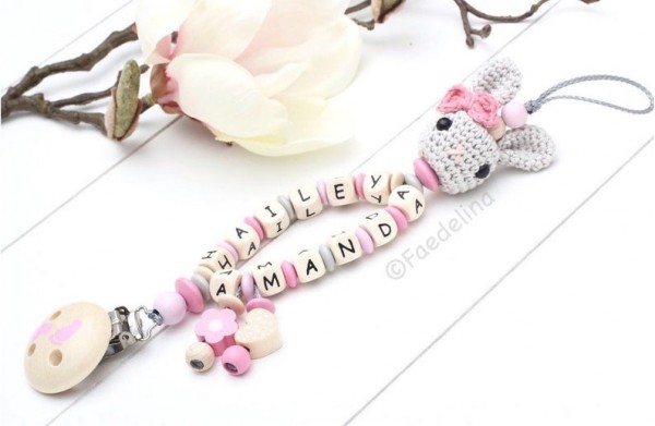 Schnullerkette mit Namen Doppelnamen Baby Mädchen rosa/natur Häkelhase Holzbuchstaben